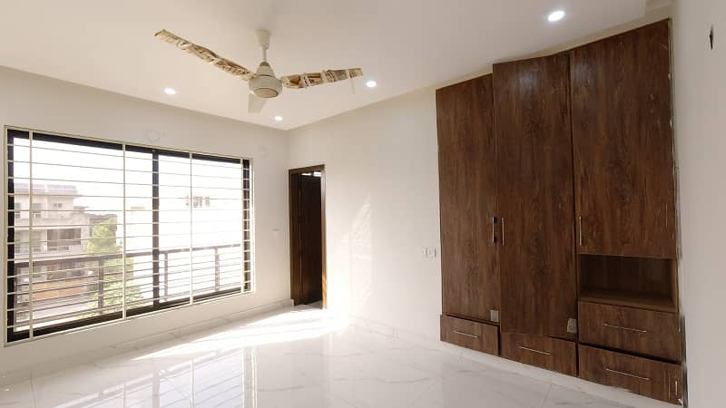 10 Marla House For Sale In Margalla View Housing Society In D17 Islamabad 19
