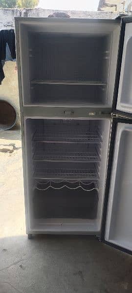 WAVES Refrigerator New Condition 5