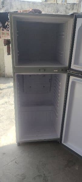WAVES Refrigerator New Condition 6