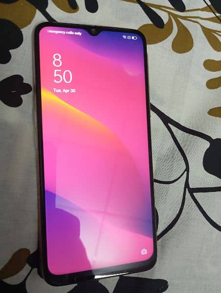 oppo a5 2020 one hand use family phone 1