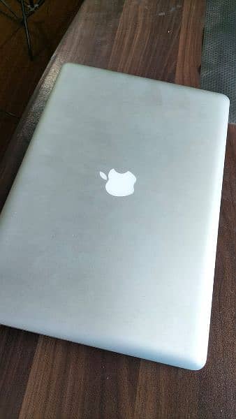 Apple MacBook pro core i7 15inch display 5