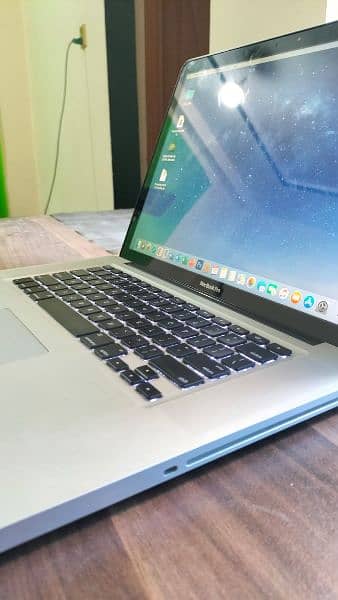 Apple MacBook pro core i7 15inch display 10