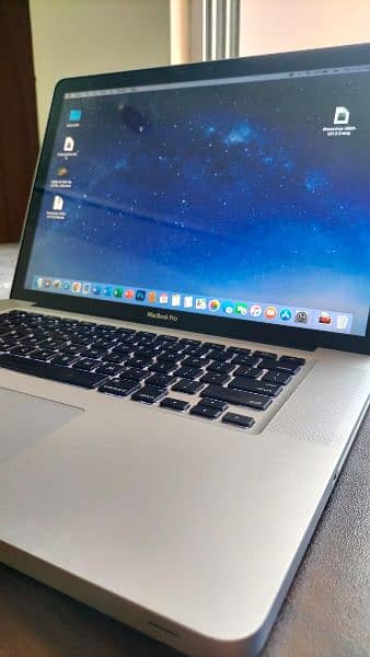 Apple MacBook pro core i7 15inch display 11