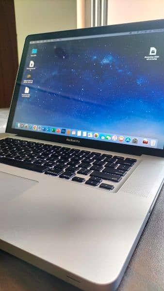 Apple MacBook pro core i7 15inch display 12