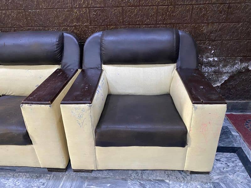 complete leather sofa set available for sell 1