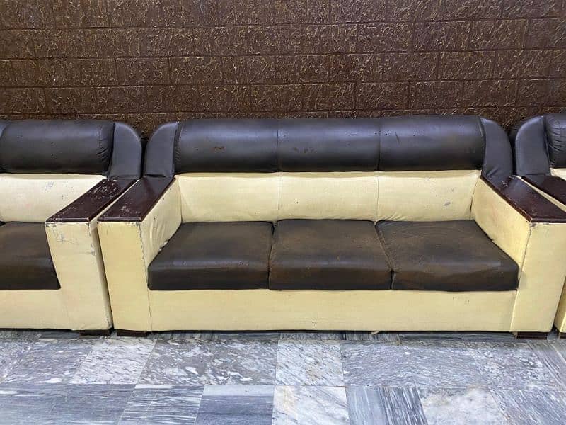 complete leather sofa set available for sell 2