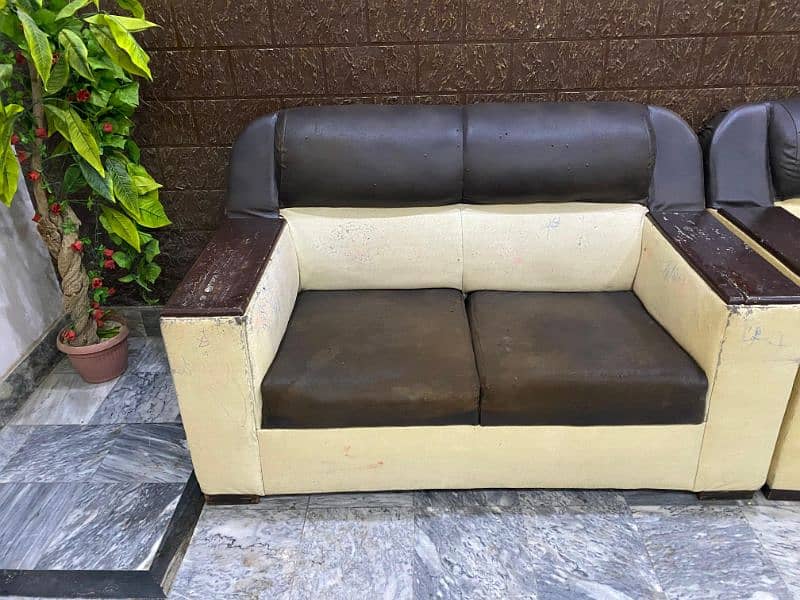 complete leather sofa set available for sell 3