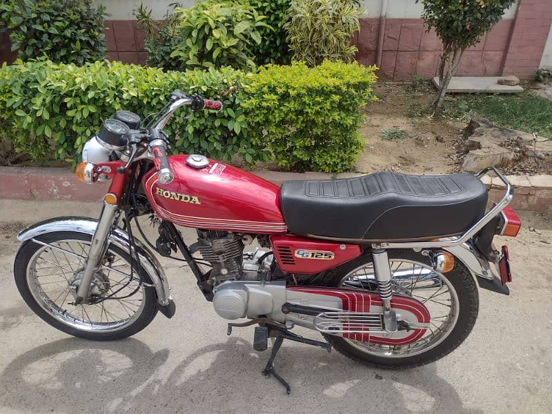 Urgent for sale CG 125 Karachi number Model 1983 4
