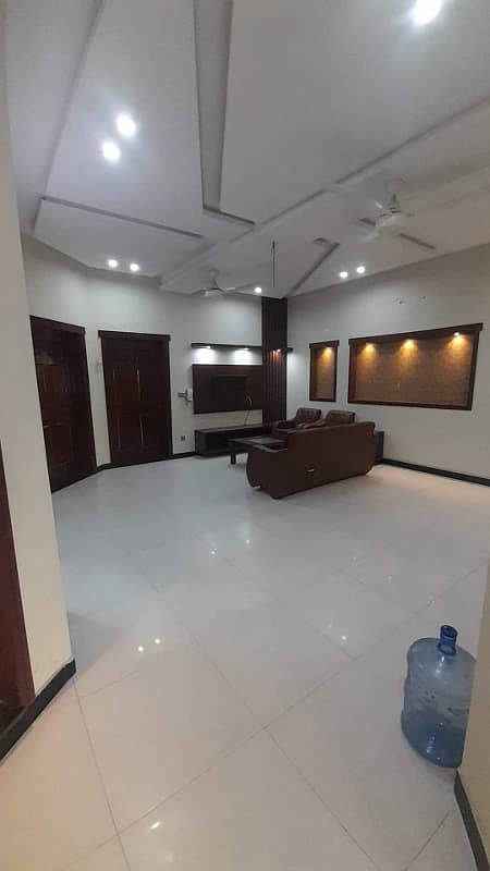 10 Marla full house available for rent in sector C Bahria Town Lahore 16