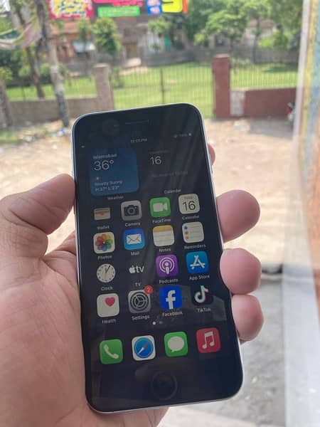 iPhone Se 2020 With Box 128Gb 3