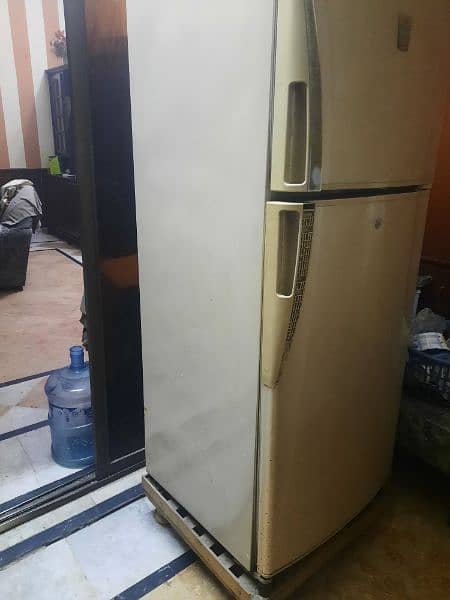 dawlance refrigerator large urgent sale 4