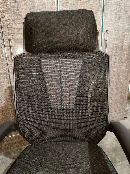 ERGONOMIC GAMING/OFFICE CHAIR WITH FOOTREST (BRAND NEW) 5