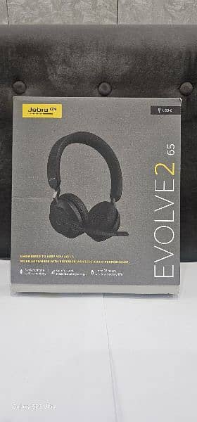 Evolve2 40& Evolve2Wireless Stereo Office Headphones 1