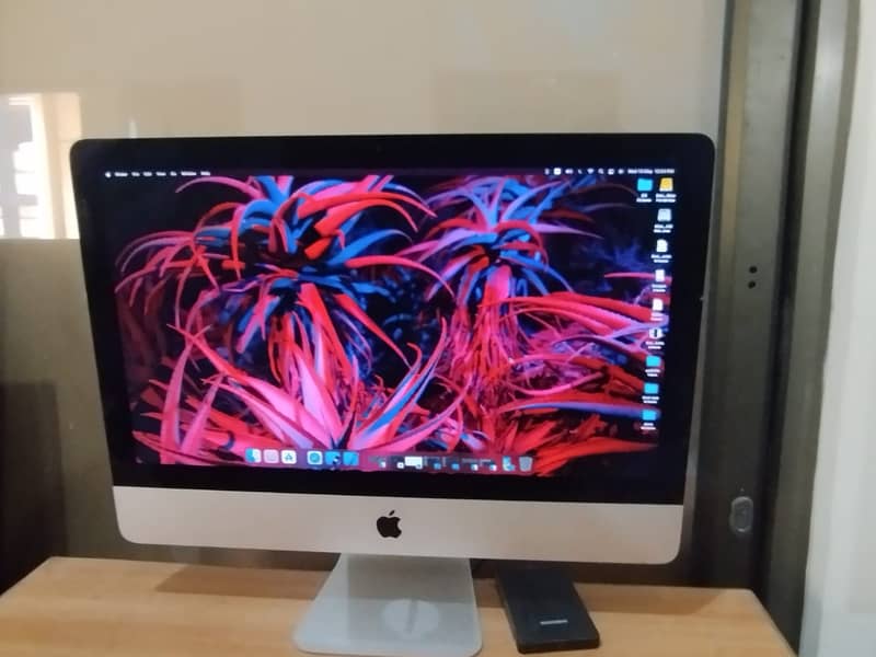 iMac 2015 (21.5-inch, Core i5, 8GB RAM) Available for Sale 2