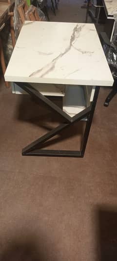 Counter/chair/Computer