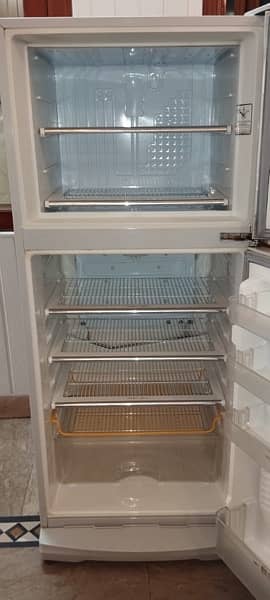 Dawlance Refrigerator In Good Condition 3