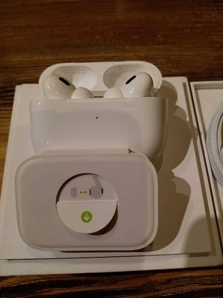 AirPods Pro (2nd generation) with MagSafe Charging Case (USB-C) 1
