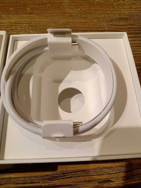AirPods Pro (2nd generation) with MagSafe Charging Case (USB-C) 2