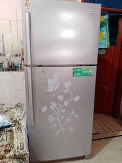 urgent sale LG jumbo size spacious fridge behtreen quality n cooloing