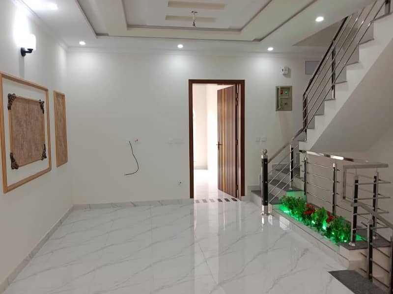 House Sized 5 Marla Is Available For sale In Gulberg 2