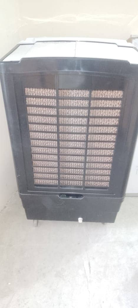 An FG room cooler is available for selling 3