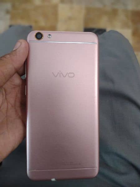 vivo y66 4 / 64  10 by 10 in condition exchange possible 7