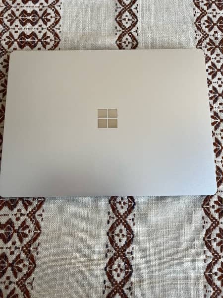 Microsoft Surface Laptop Go i5 10th gen same like macbook 1