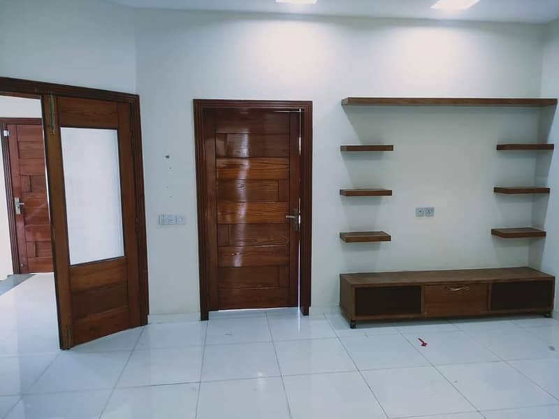 10 marla upper portion available for rent in janiper block bahria town lahore 11