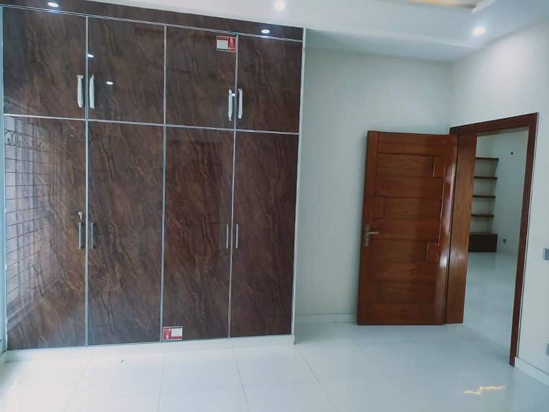10 marla upper portion available for rent in janiper block bahria town lahore 17