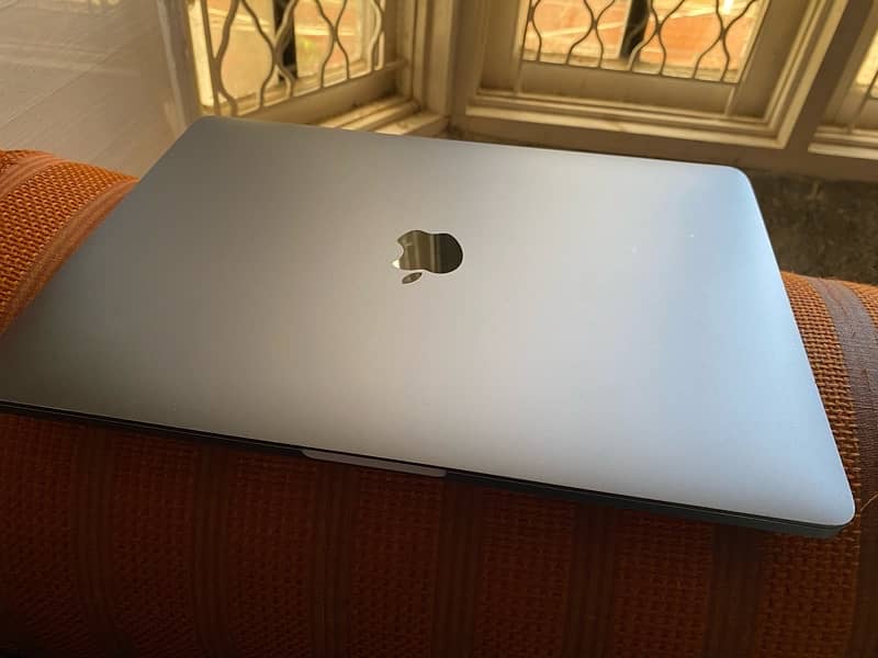 MacBook Pro 2017 13 inch 1
