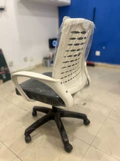 5 Office Chairs White Excellent Quality