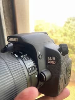 canon 700d in mint condition