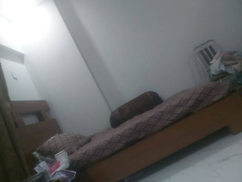 semi furnished  room for rent in sharing flat, 3