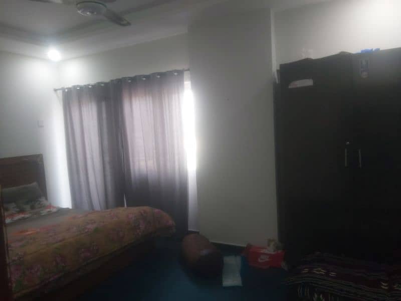 semi furnished  room for rent in sharing flat, 7