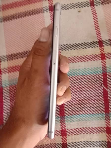 i phone 6s plus 64GB 100BH with box All okay Finger not working P 1