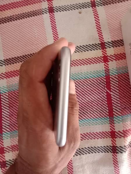 i phone 6s plus 64GB 100BH with box All okay Finger not working P 5