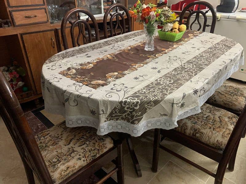 dining table with chairs (price is final no discount no behas) 3