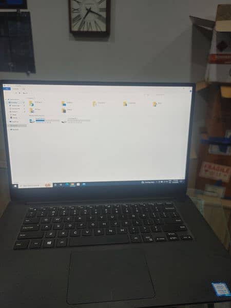I am selling dell 5540 gaming laptop 2