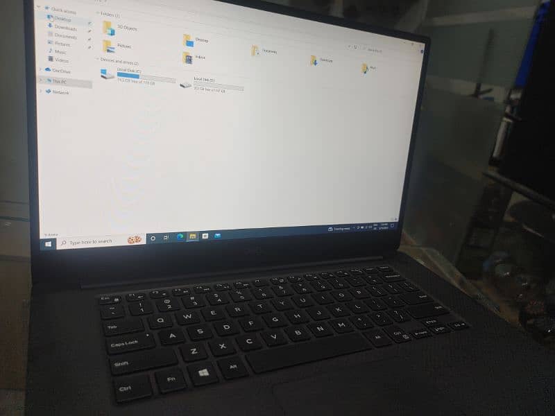 I am selling dell 5540 gaming laptop 5