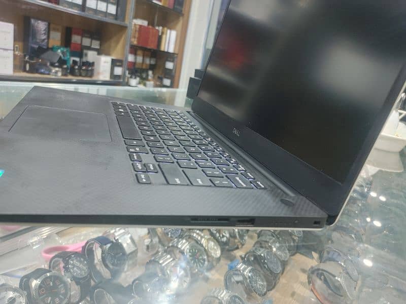 I am selling dell 5540 gaming laptop 7
