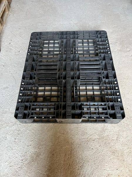Plastic and Wooden Pallets 4
