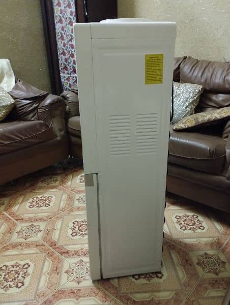 Water dispenser for Sale in Excellent Condition. 2