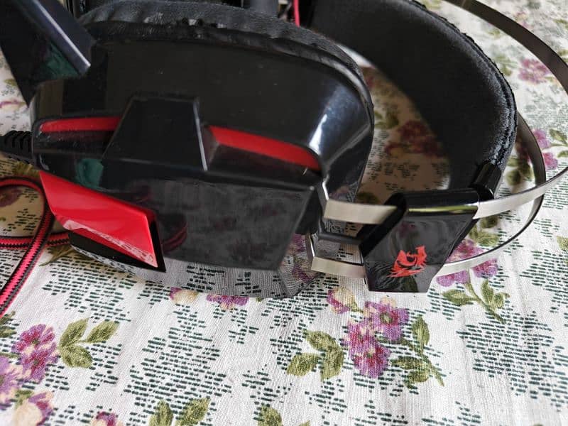 RedDargan headphones bass and games and  only volume button issues 3