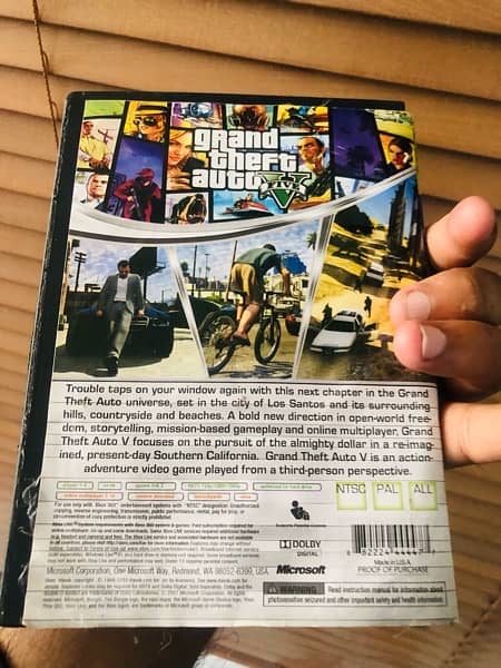 XBOX 360 GTA 5 2 CDs working condition 1