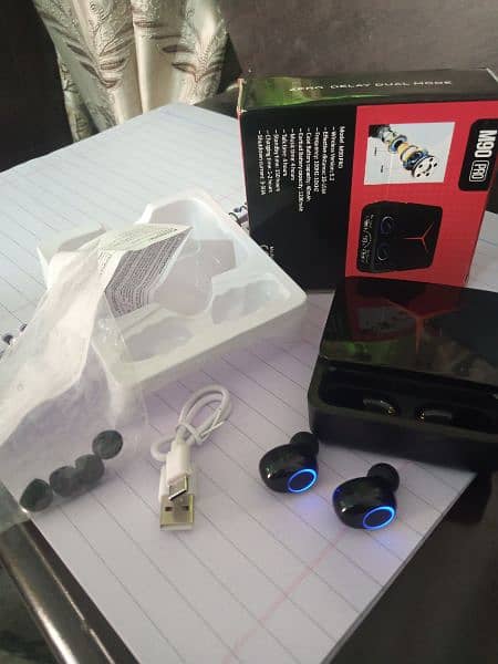 M90 Earbuds Box open 5