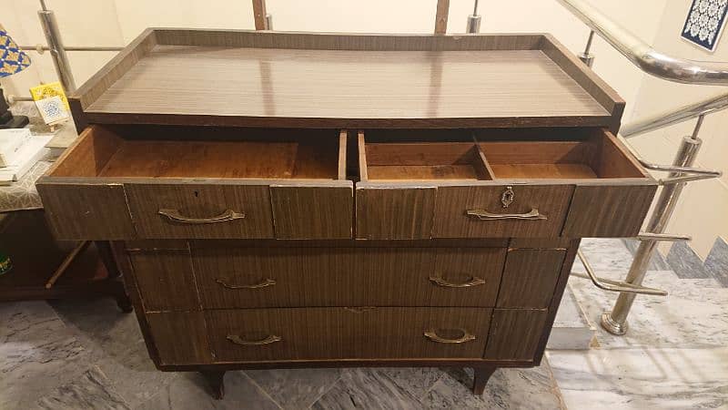 CHEST AND DRAWERS 1