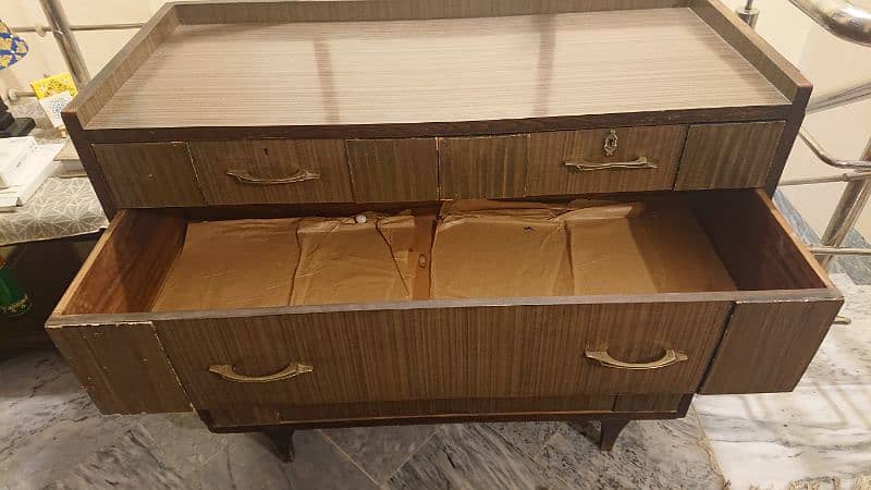CHEST AND DRAWERS 2