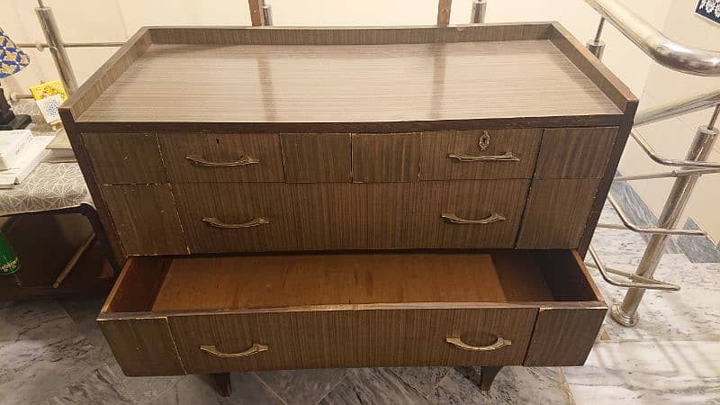 CHEST AND DRAWERS 3