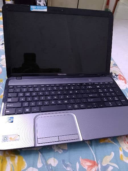 Toshiba satellite L350 only used 2 month with original charger 1