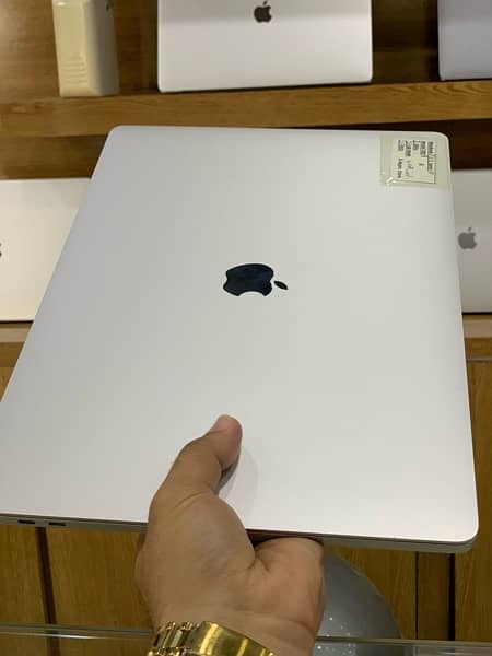 Macbook Pro 2019 (16 inches) 10